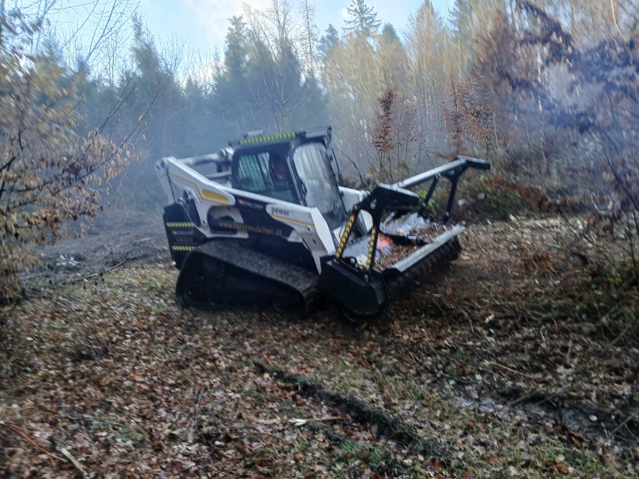 Forstmulcher im Einsatz am Steilhang